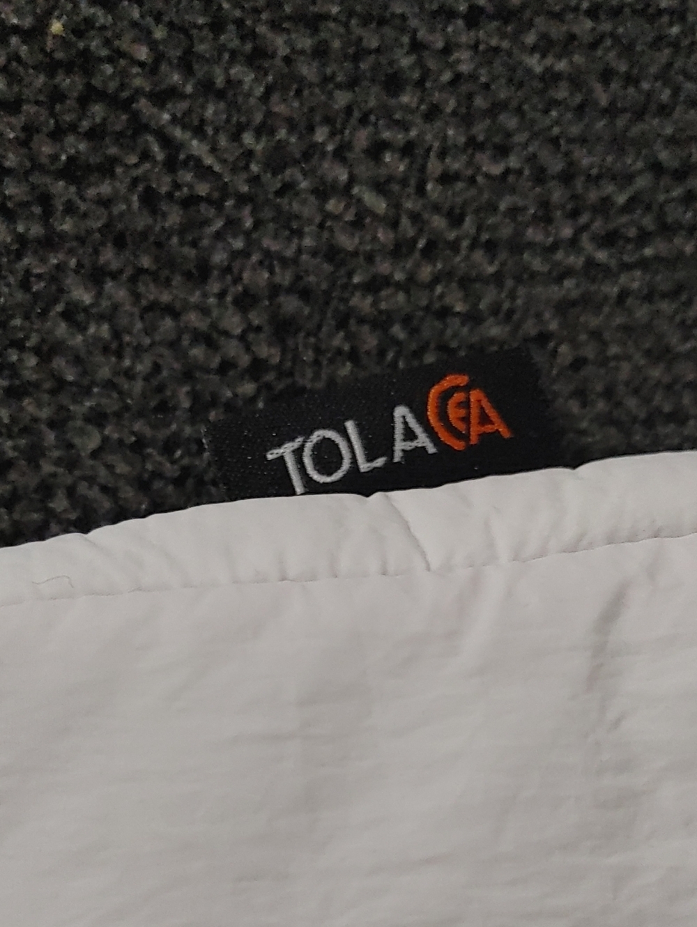 White Puffer Laptop Sleeve LIKE NEW - Picture 2 of 4